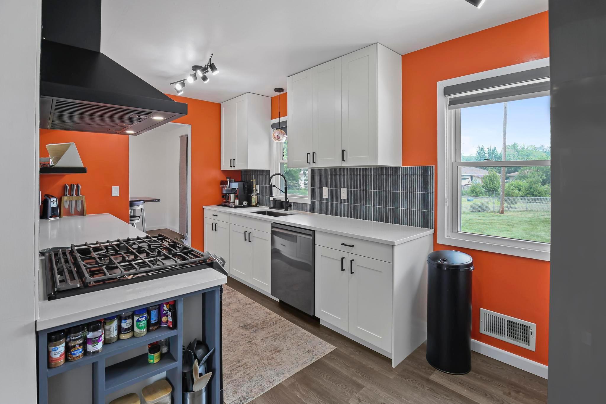 Gas stove top with exhaust hood