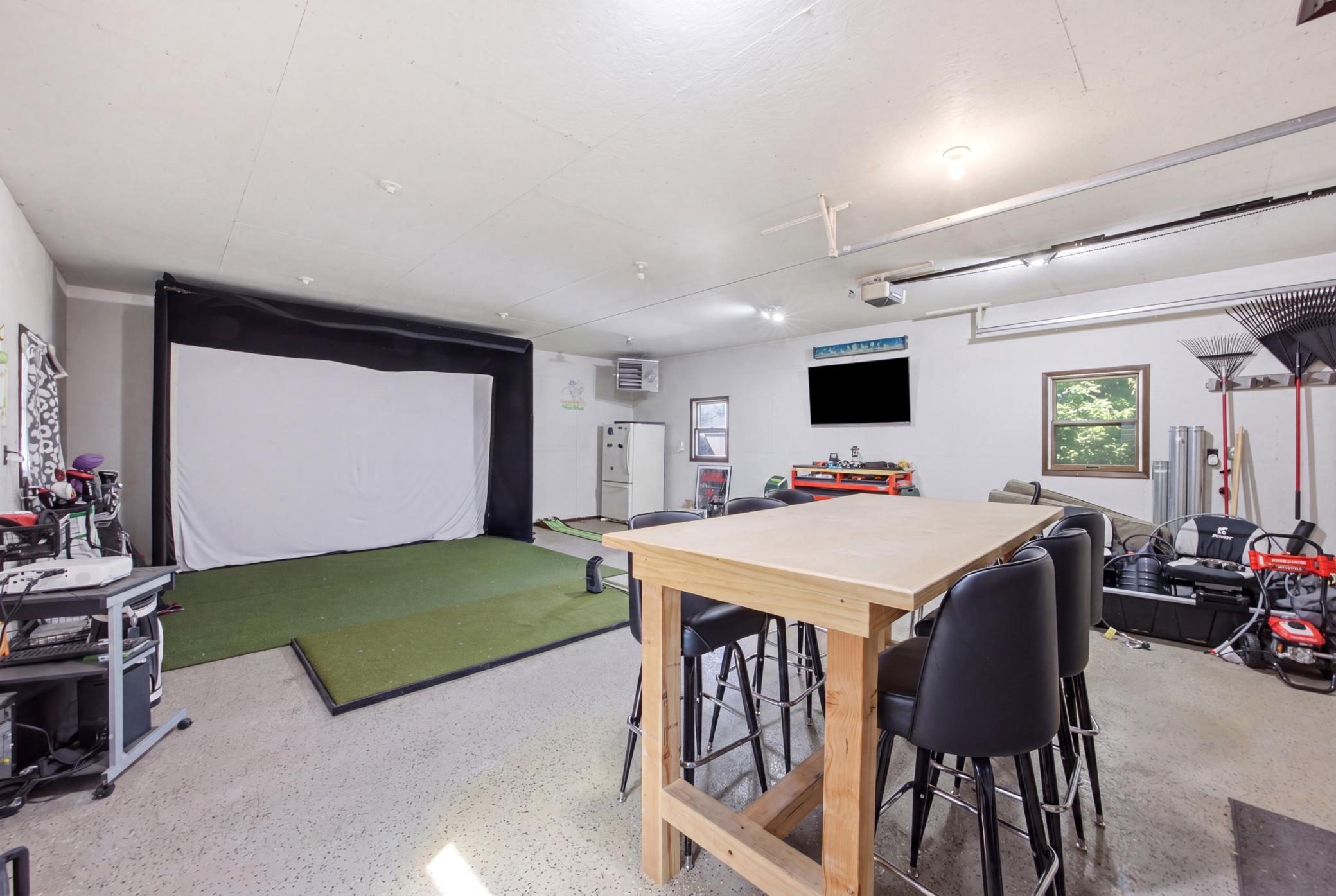 detached garage/ finished, heated