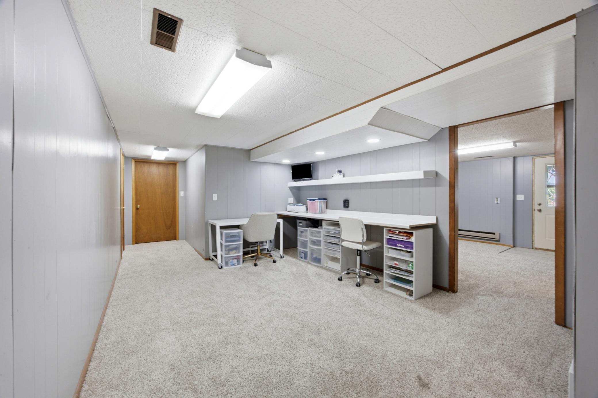 Basement flex space/hobby room/office