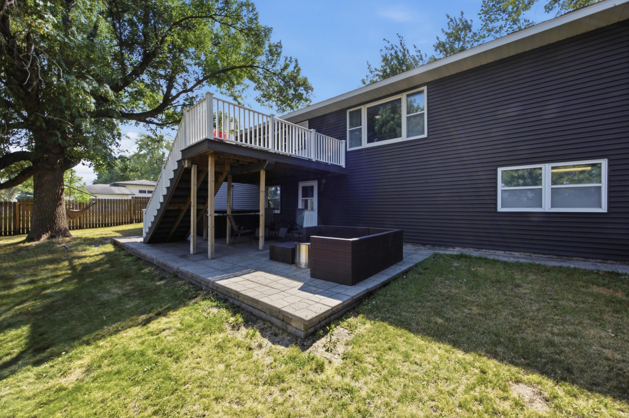 Walk out basement/ Concrete patio