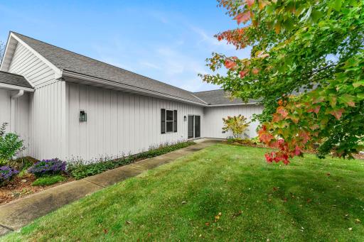 25-web-or-mls-18720 114th St SE-28.jpg