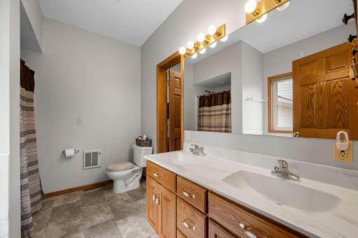 22-web-or-mls-18720 114th St SE-21.jpg