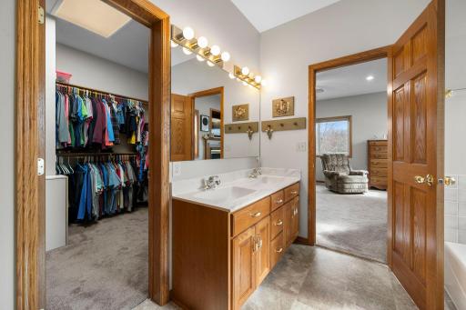 23-web-or-mls-18720 114th St SE-29.jpg
