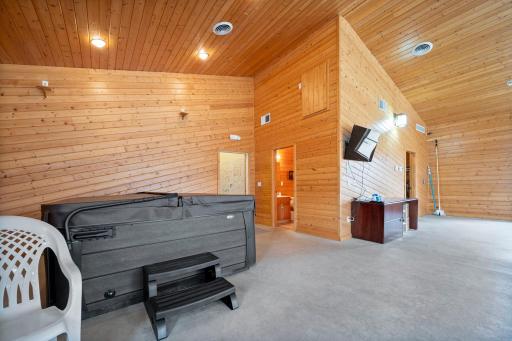 93-web-or-mls-18720 114th St SE-359.jpg