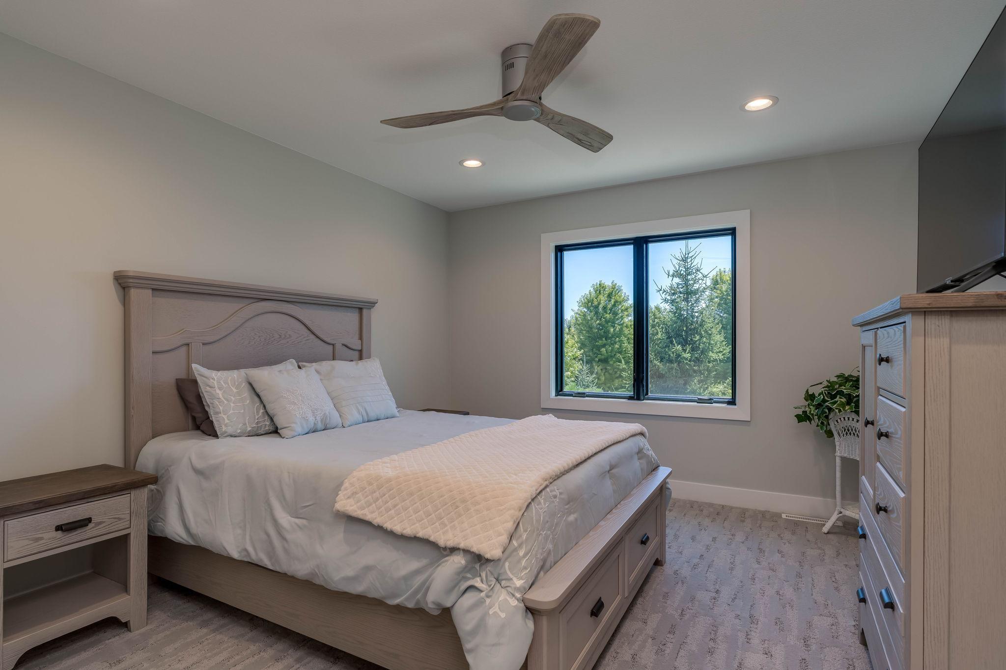 60-web-or-mls-29227-biehn-dr.jpg