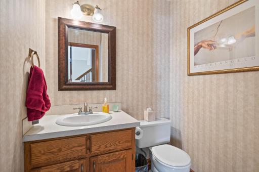 Main Level 1/2 bath