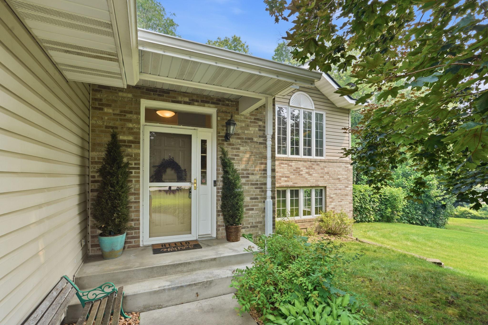 5-web-or-mls-16520 Minnetonka Blvd-5.jpg