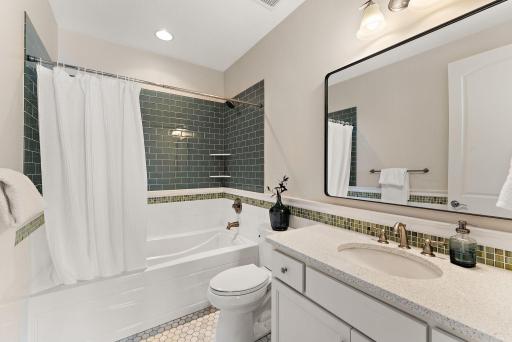 Upper-level bath #3