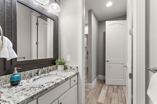 Upper-level bath #4