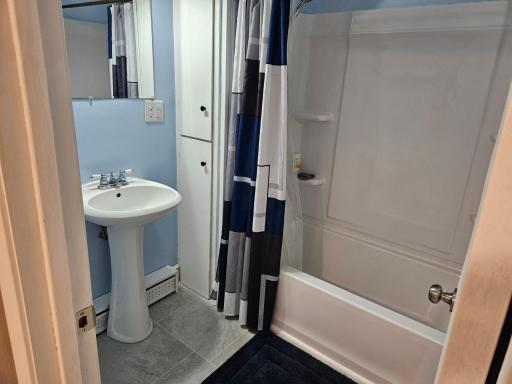 Upper Level Full Bath
