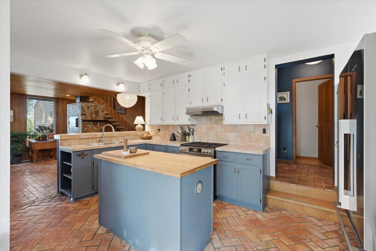 16-Kitchen.jpg