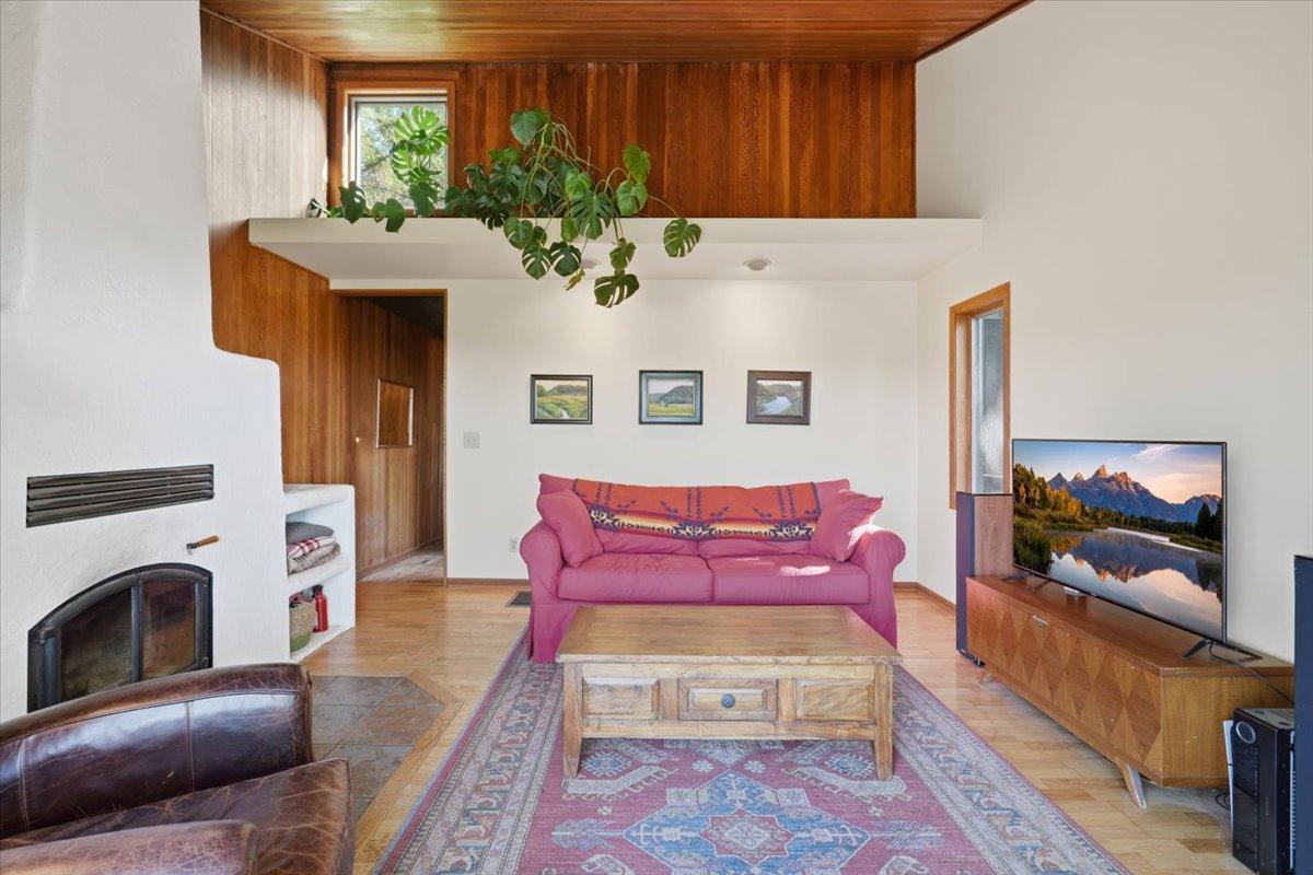 27-Living Room 2.jpg