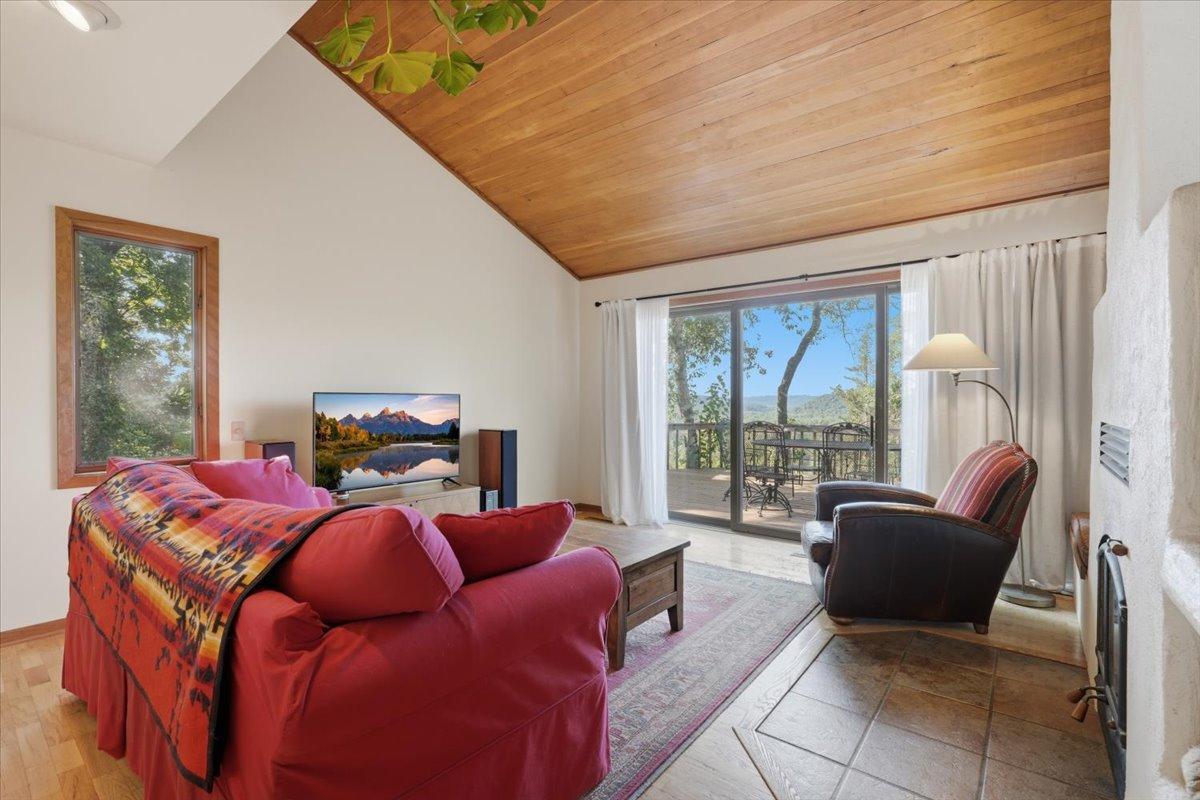 26-Living Room 2.jpg