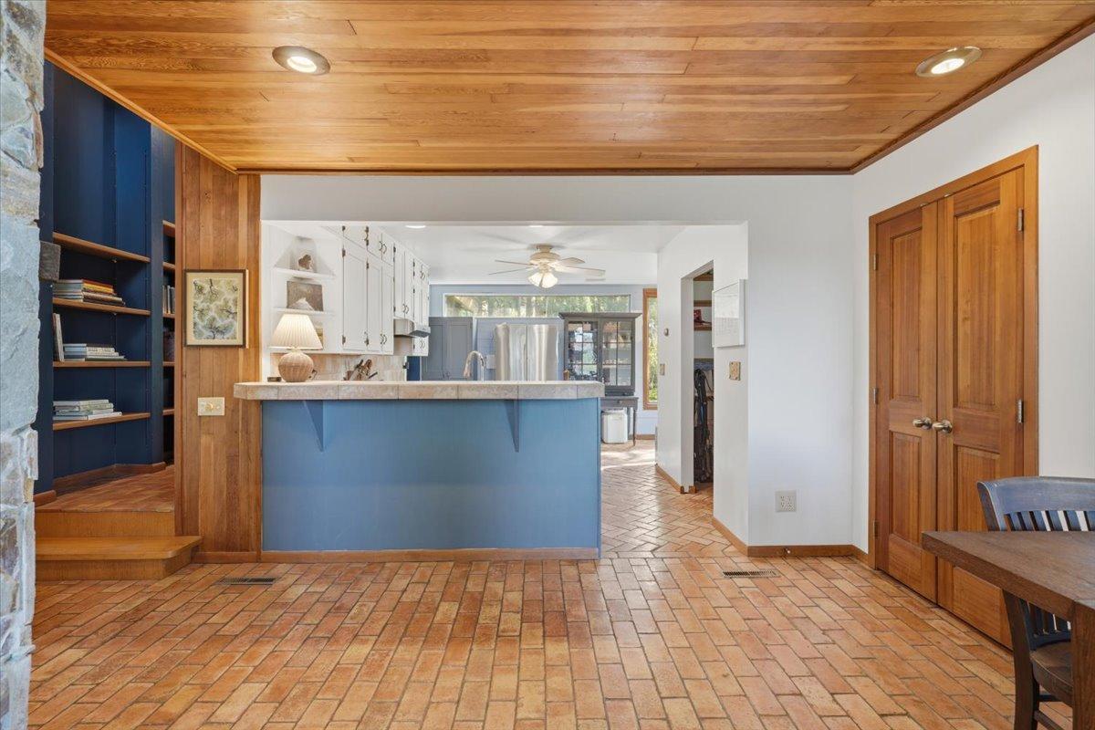 18-Kitchen.jpg