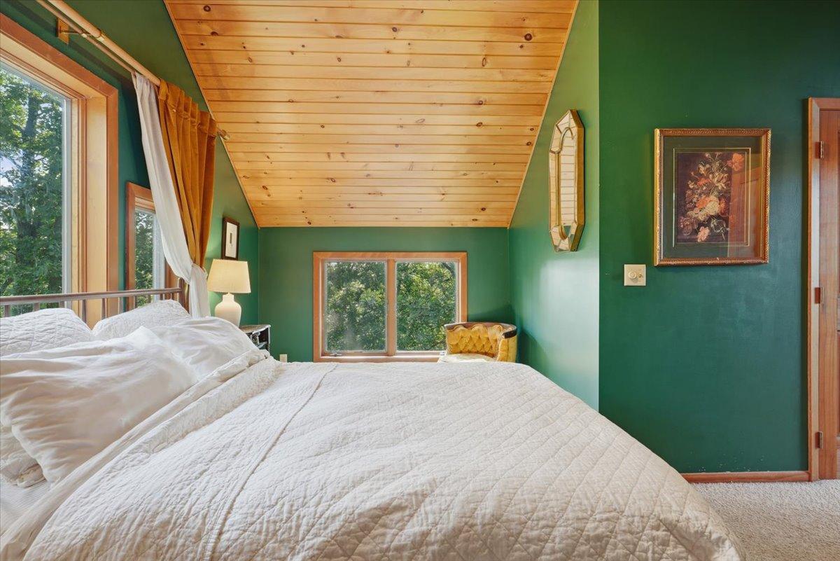 21-Bedroom.jpg