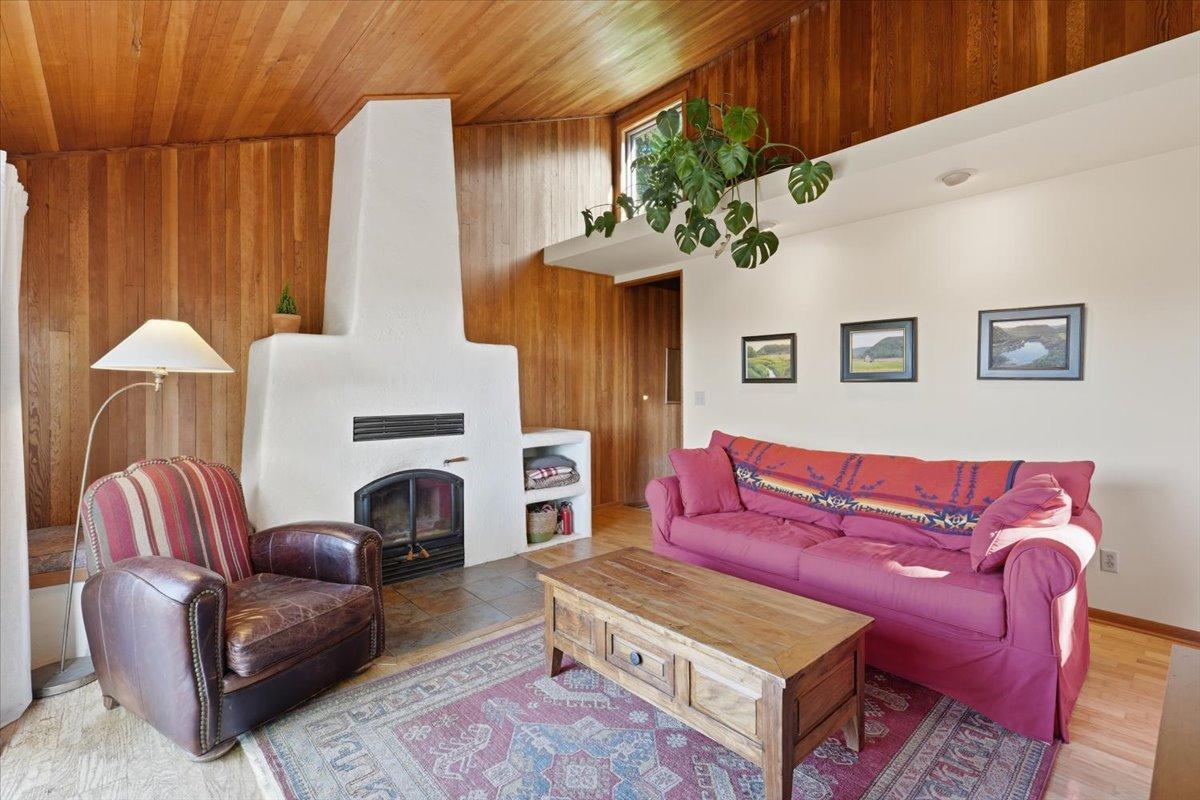29-Living Room 2.jpg