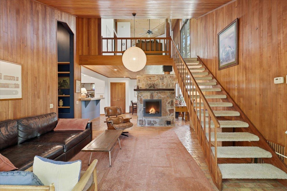 11-Living Room.jpg