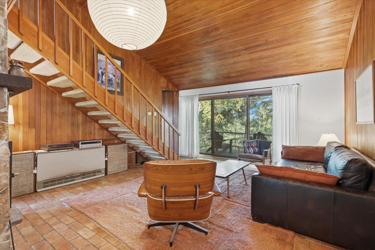09-Living Room.jpg