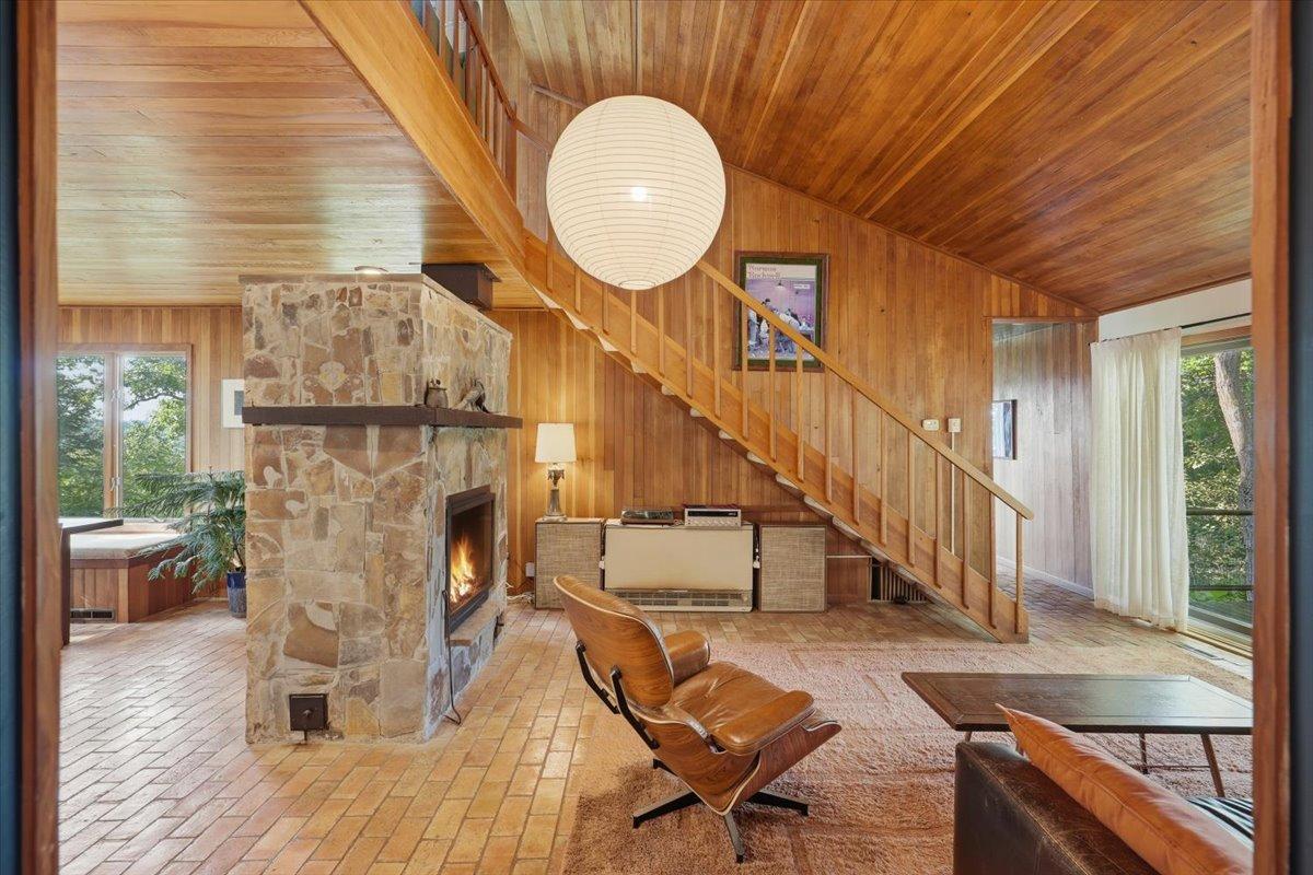 14-Living Room.jpg