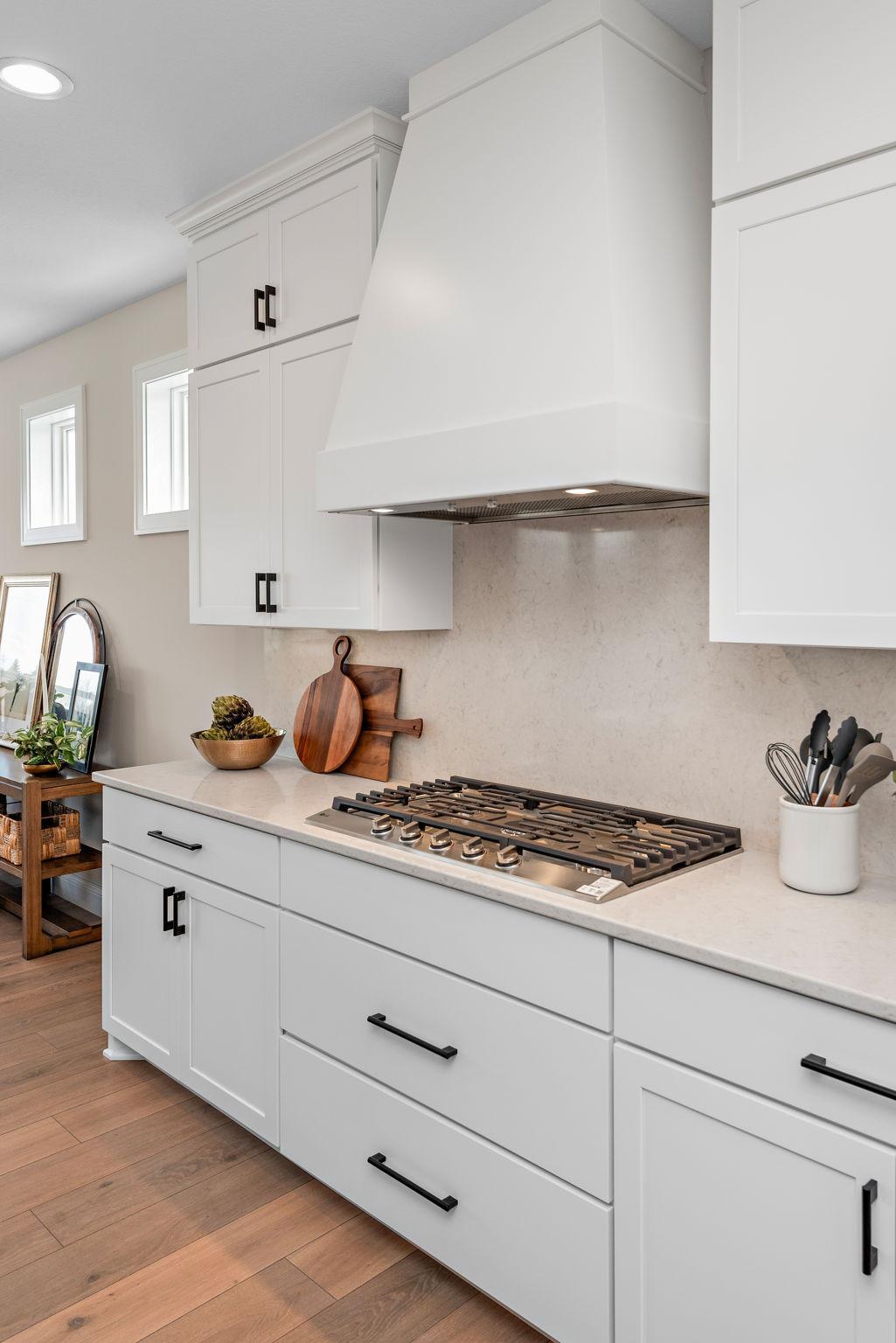 12-web-or-mls-3886-larabee-ave-ne.jpg