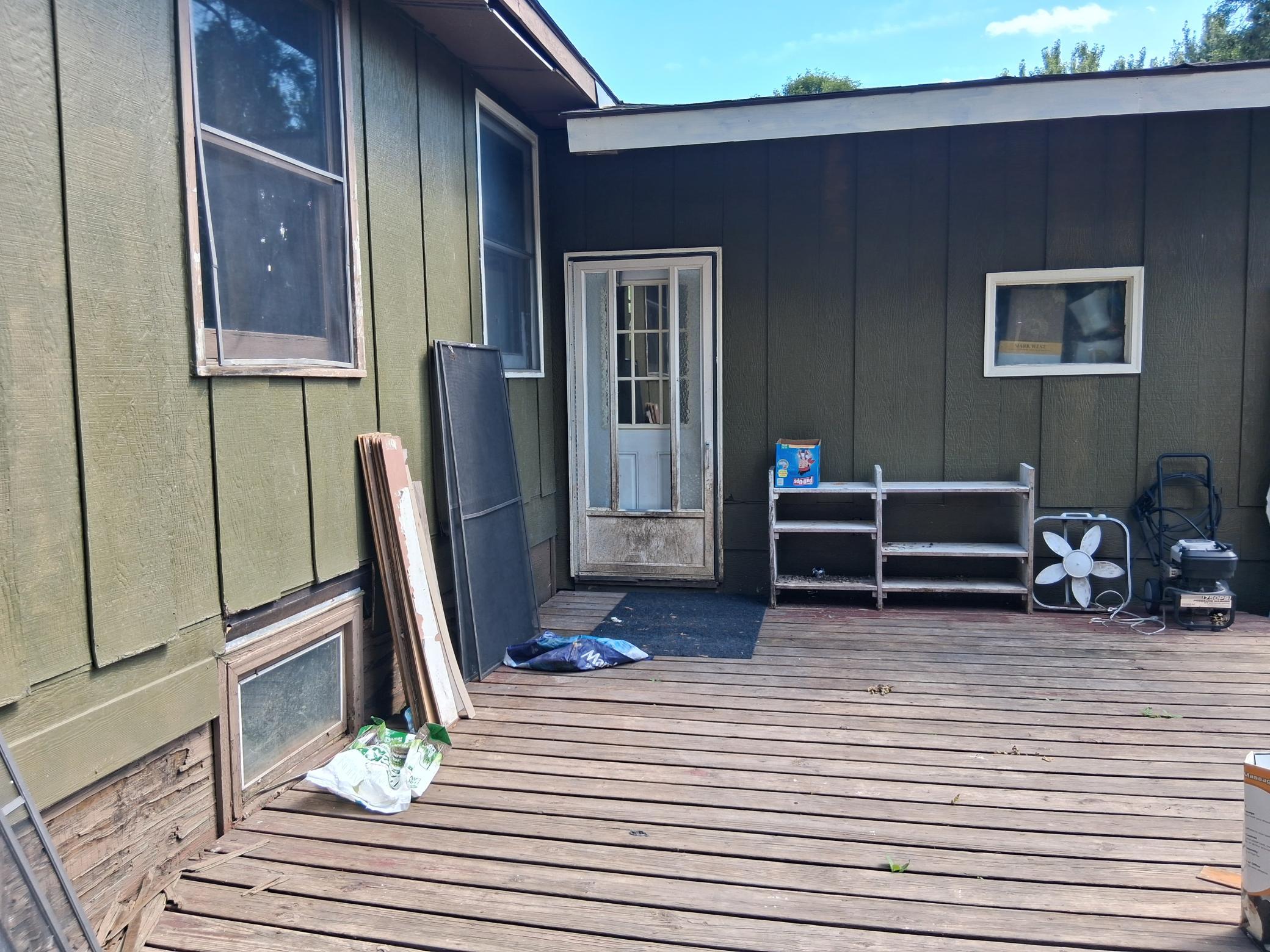 deck_back_yard.jpg