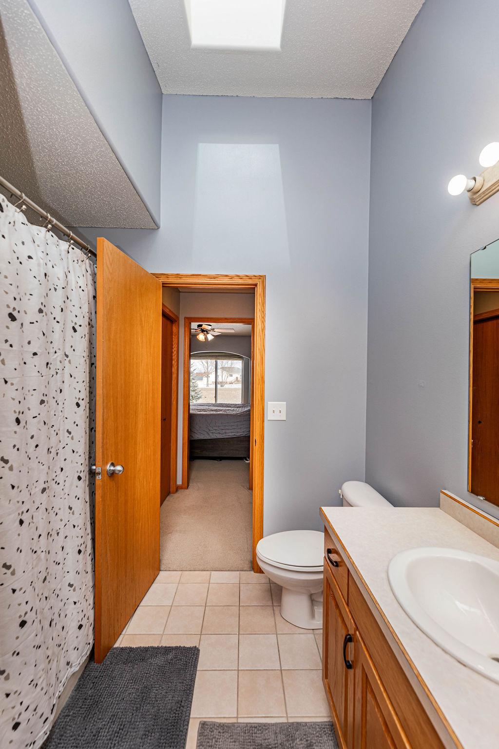 Primary to Hollywood Bath