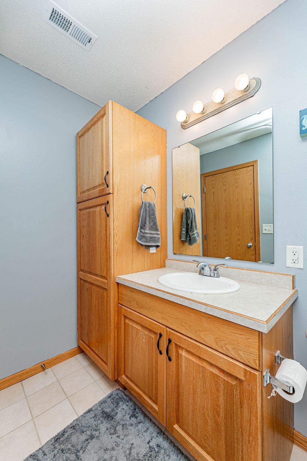 Lower-level Full Bath w/ Linen Storage