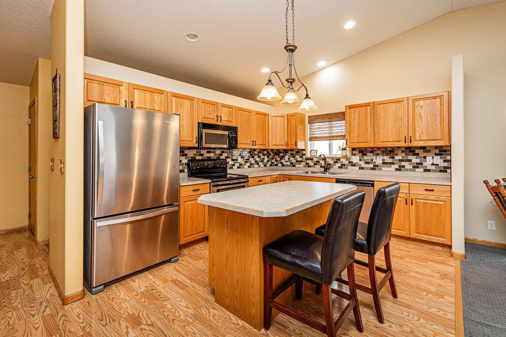 Kitchen with Island/Breakfast Bar