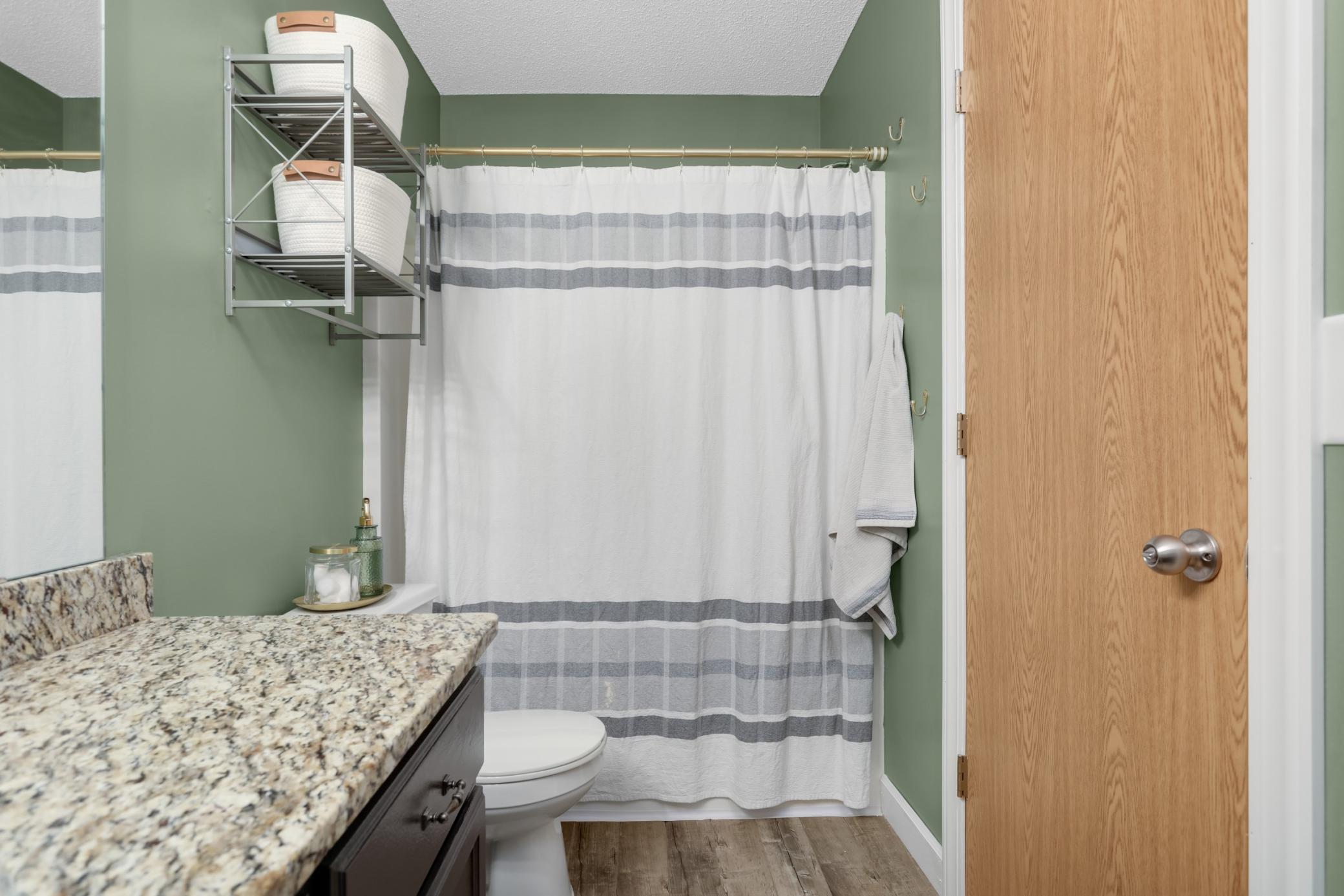 Full upper level bathroom