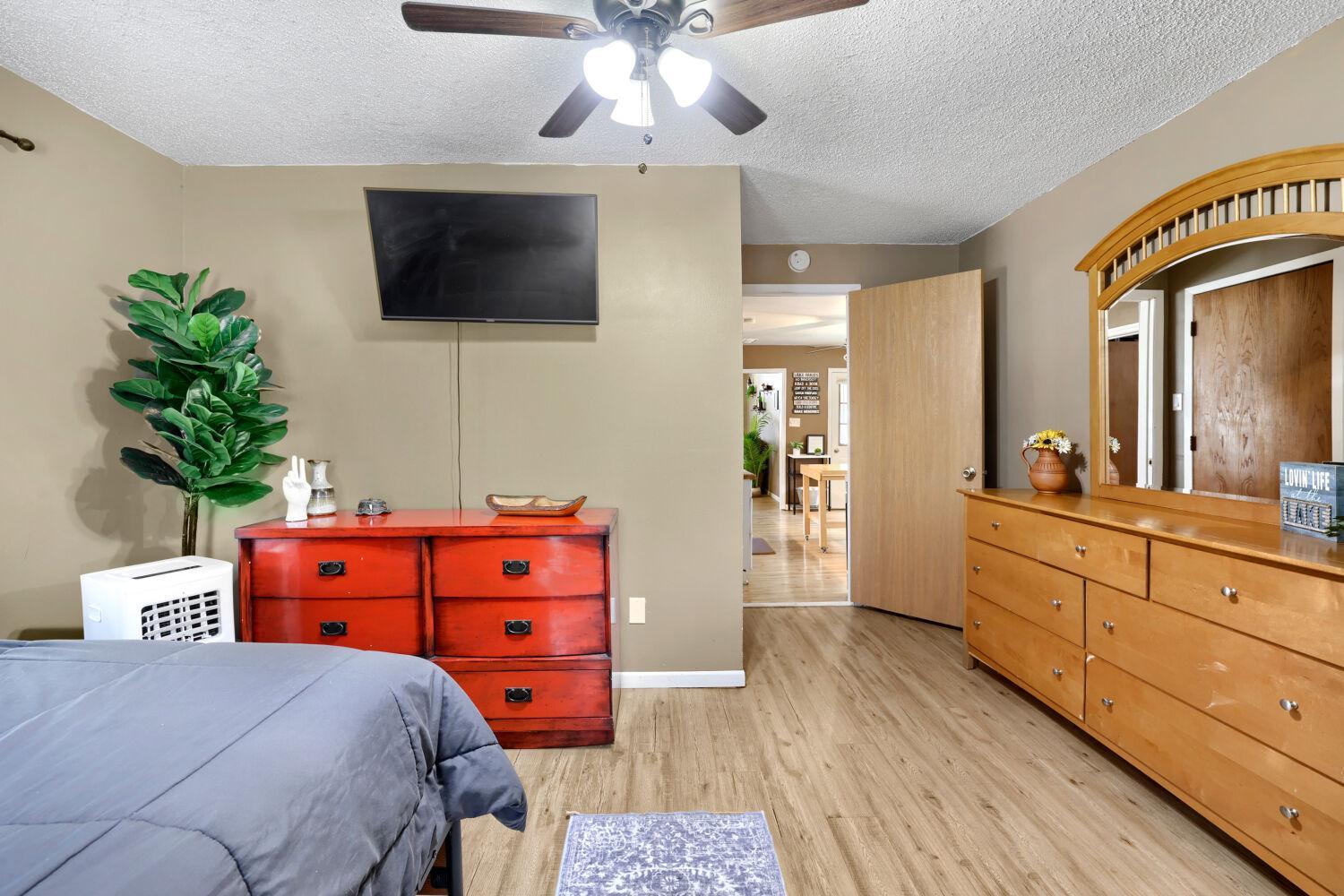 1129 2nd st. - Web Quality - 011 - 11 Primary Bedroom.jpg