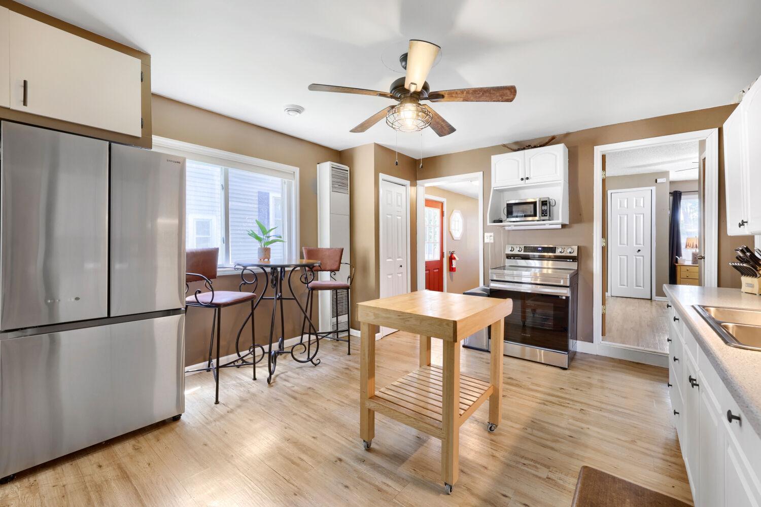 1129 2nd st. - Web Quality - 006 - 06 Kitchen.jpg