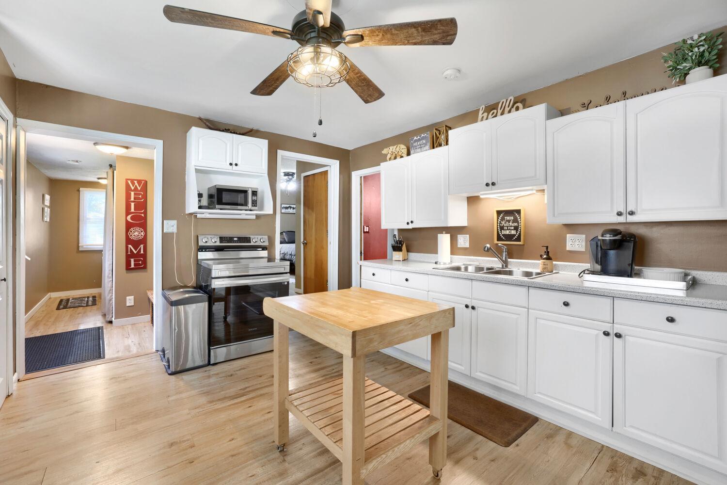 1129 2nd st. - Web Quality - 007 - 07 Kitchen.jpg