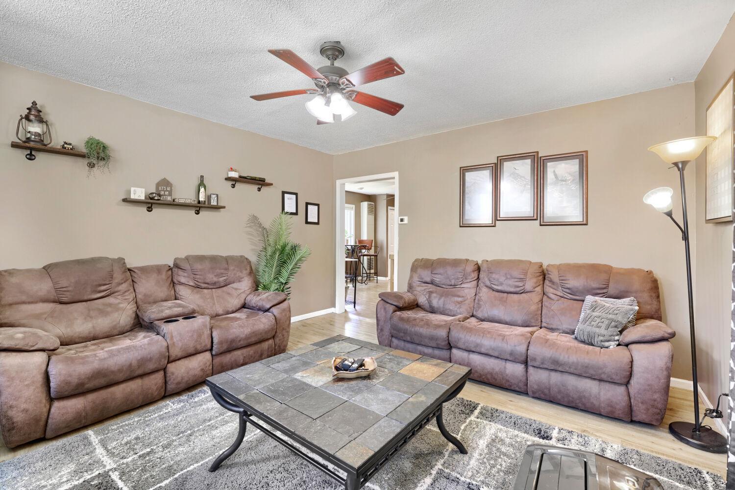 1129 2nd st. - Web Quality - 005 - 05 Living Room.jpg