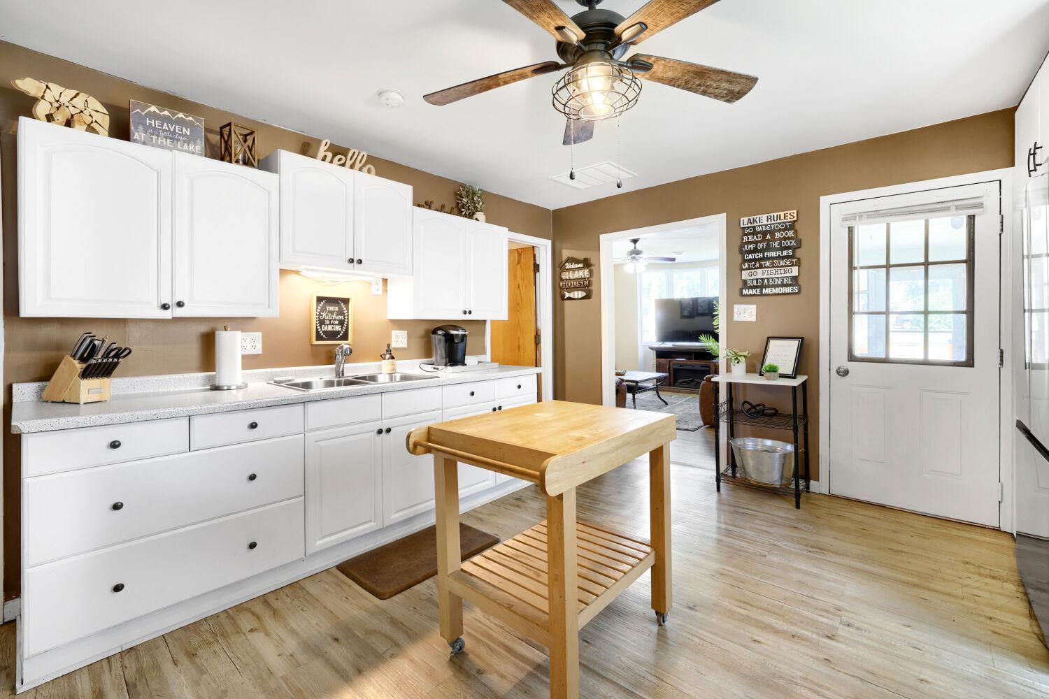1129 2nd st. - Web Quality - 008 - 08 Kitchen.jpg