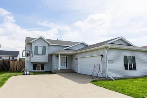 Photo for 1028 39 Avenue W, West Fargo, ND 58078 - listing #7110863 1028 39 Avenue W, West Fargo, ND 58078