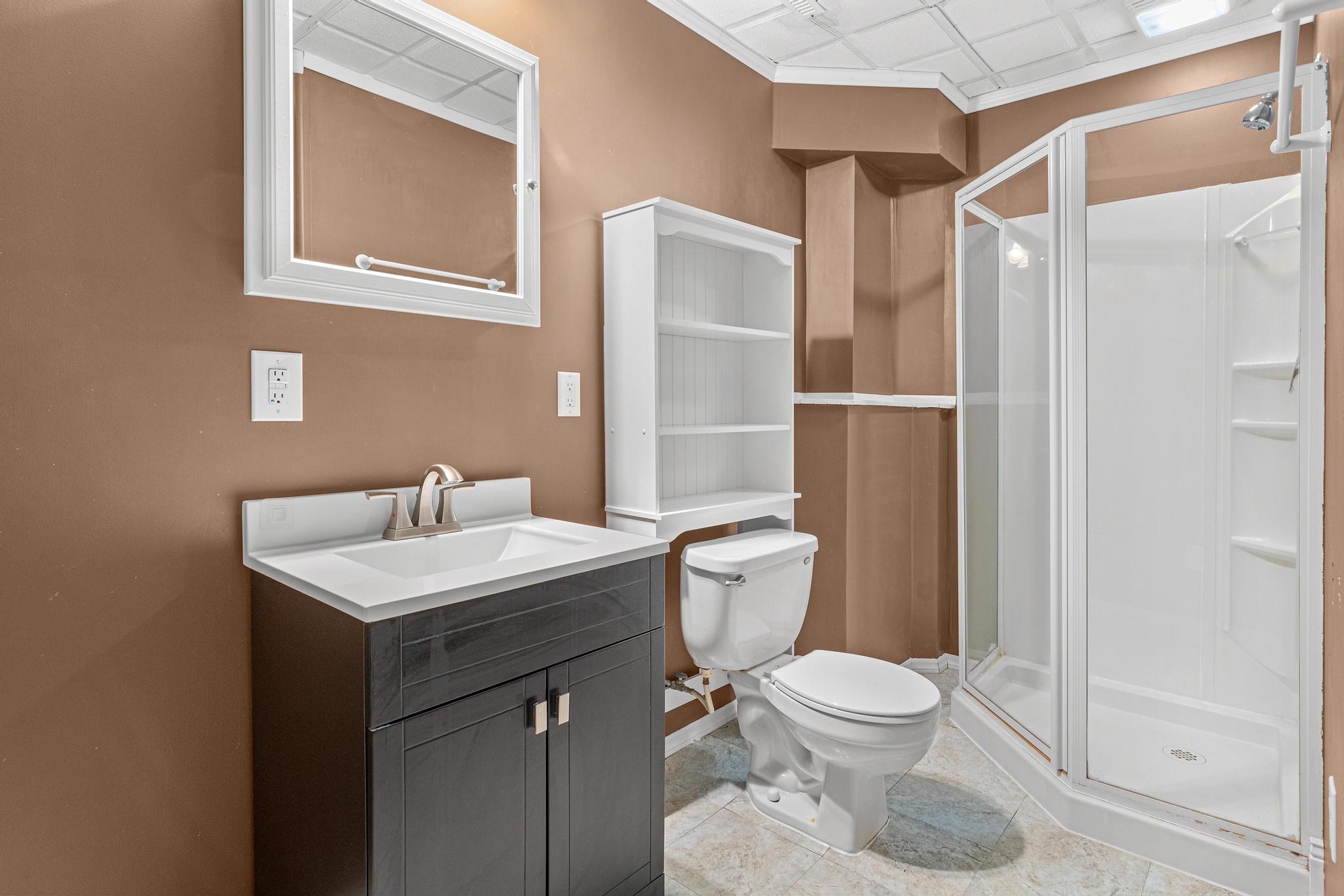 Lower level 3/4 bathroom