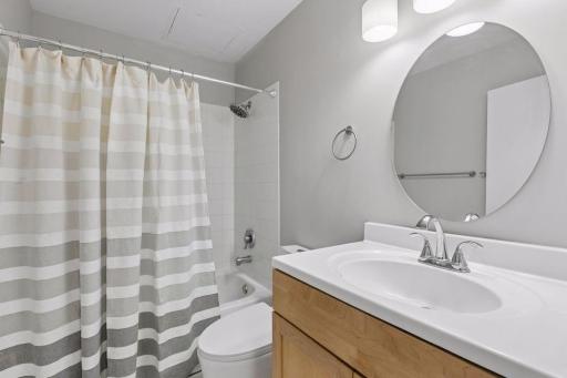 8bathroom.jpg