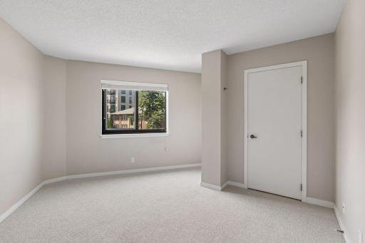 6bedroom.jpg