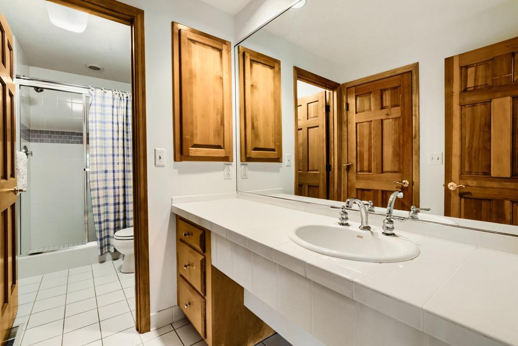 LL Bathroom