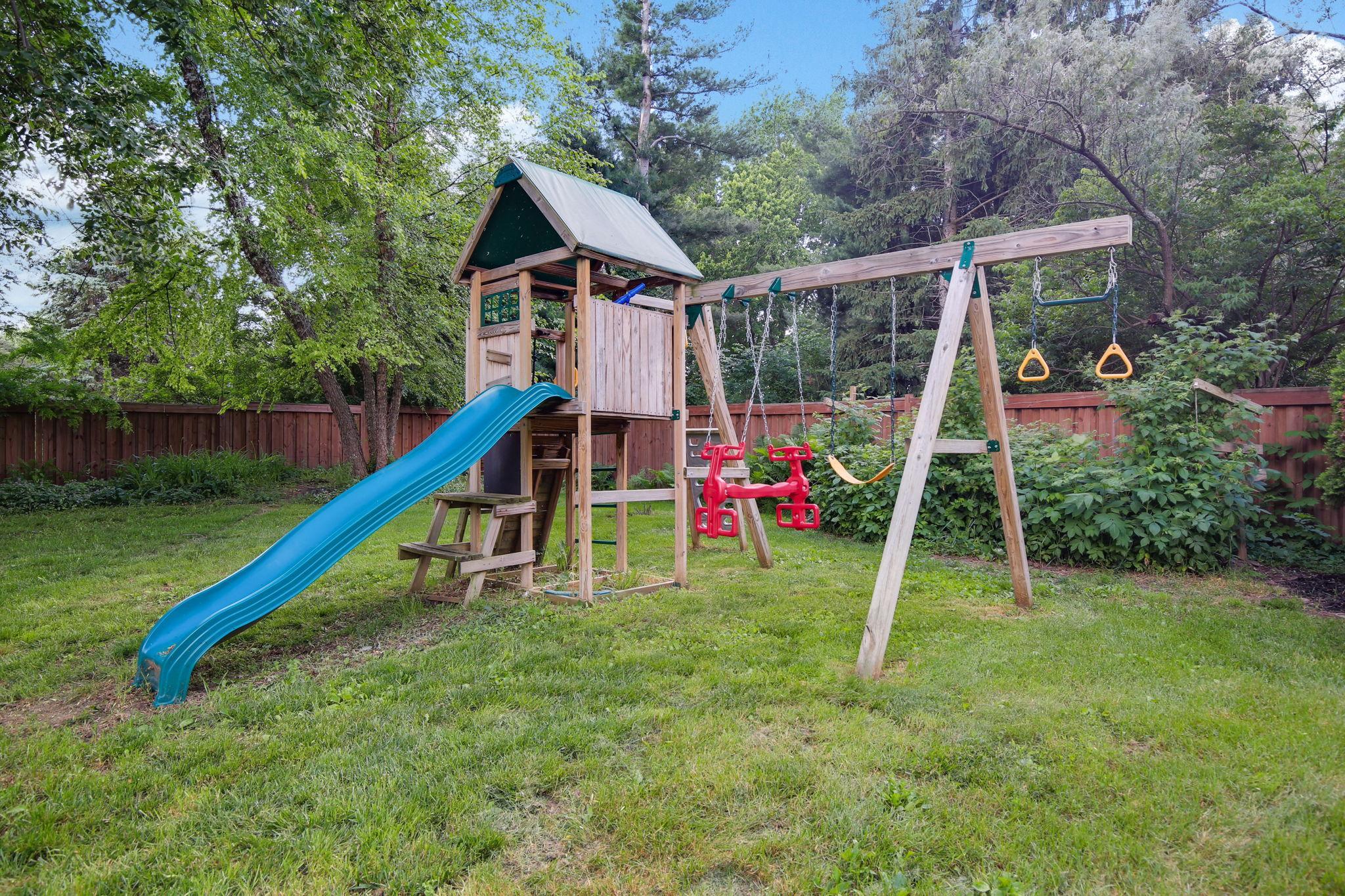 1400 Lia DR Backyard playset