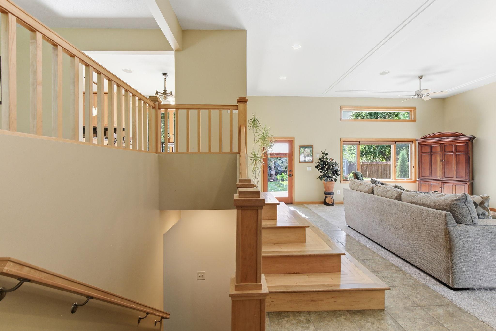 27-web-or-mls-1400-Lia-Dr-27.jpg