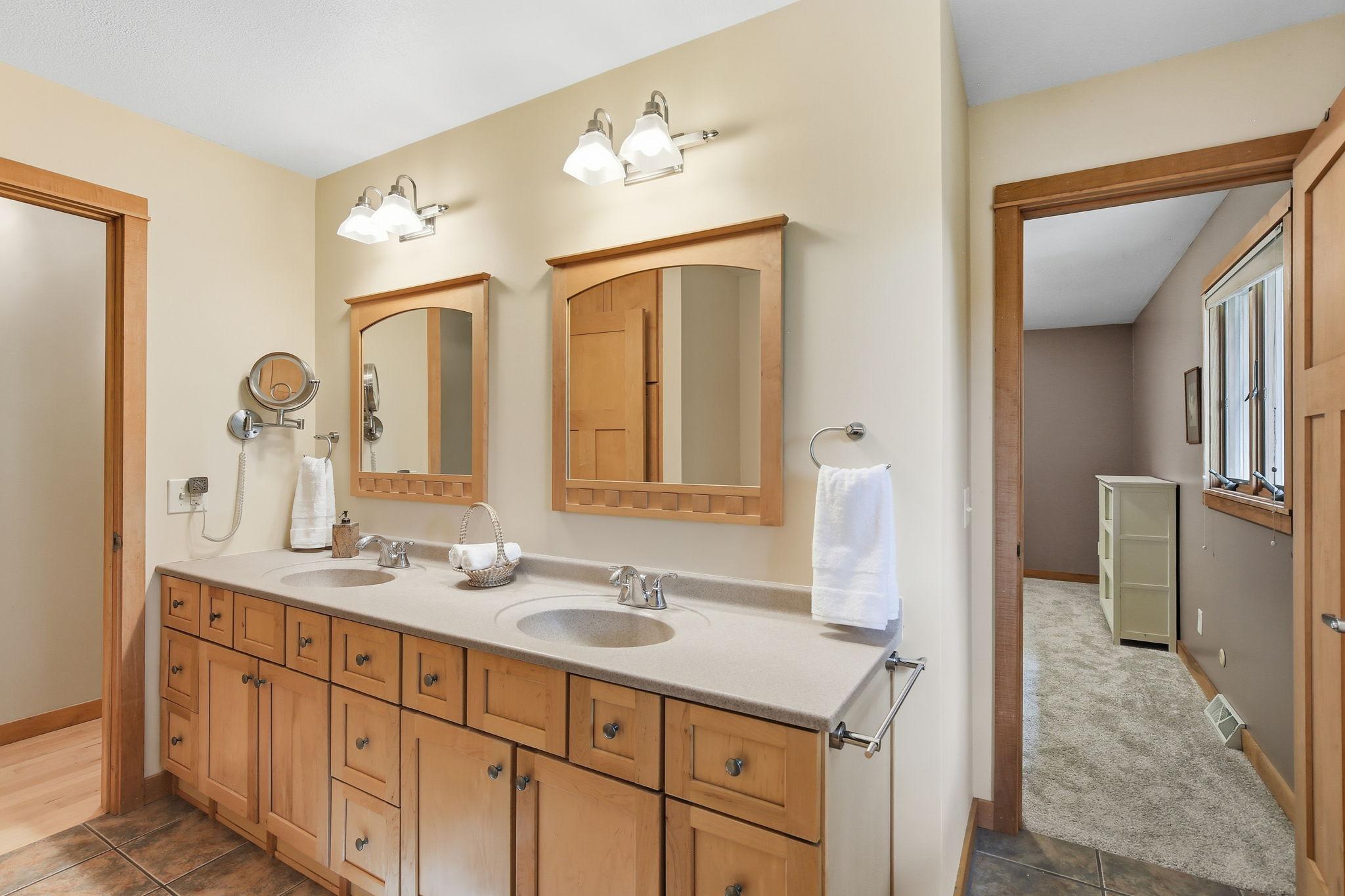 1400 Lia DR Primary Walk-through bath- double sinks!