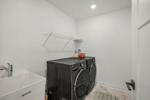 Upper laundry