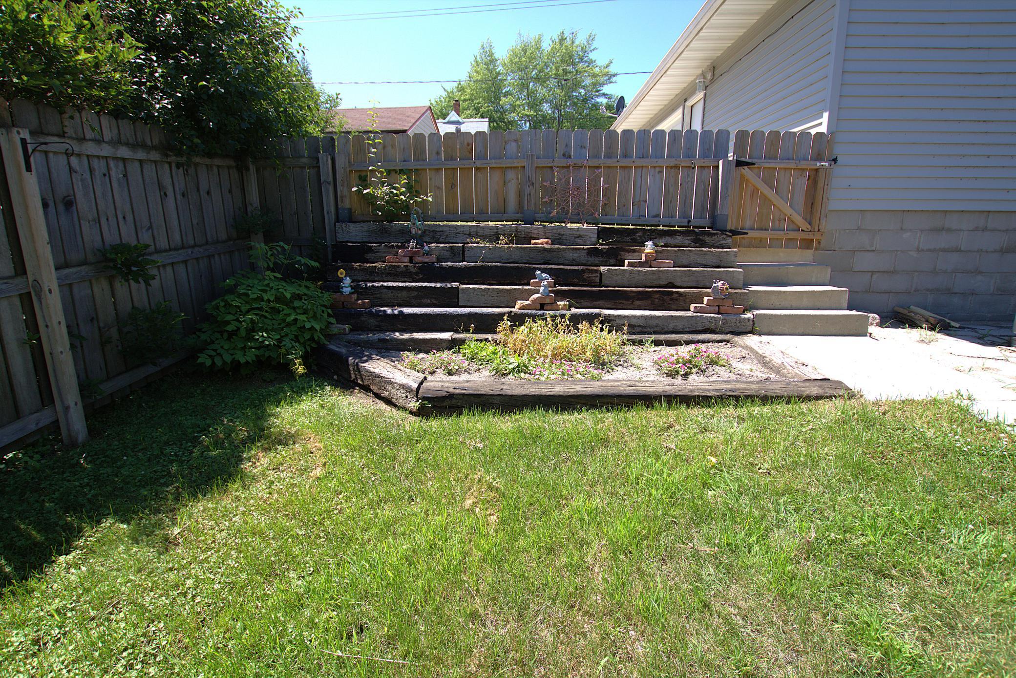 BACKYARD FLOWER BEDS