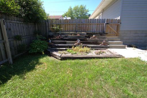 BACKYARD FLOWER BEDS
