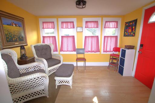 BRIGHT BEAUTIFUL SUNROOM