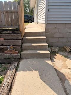 ENTRY TO HOME FROM 3 STALL GARAGE