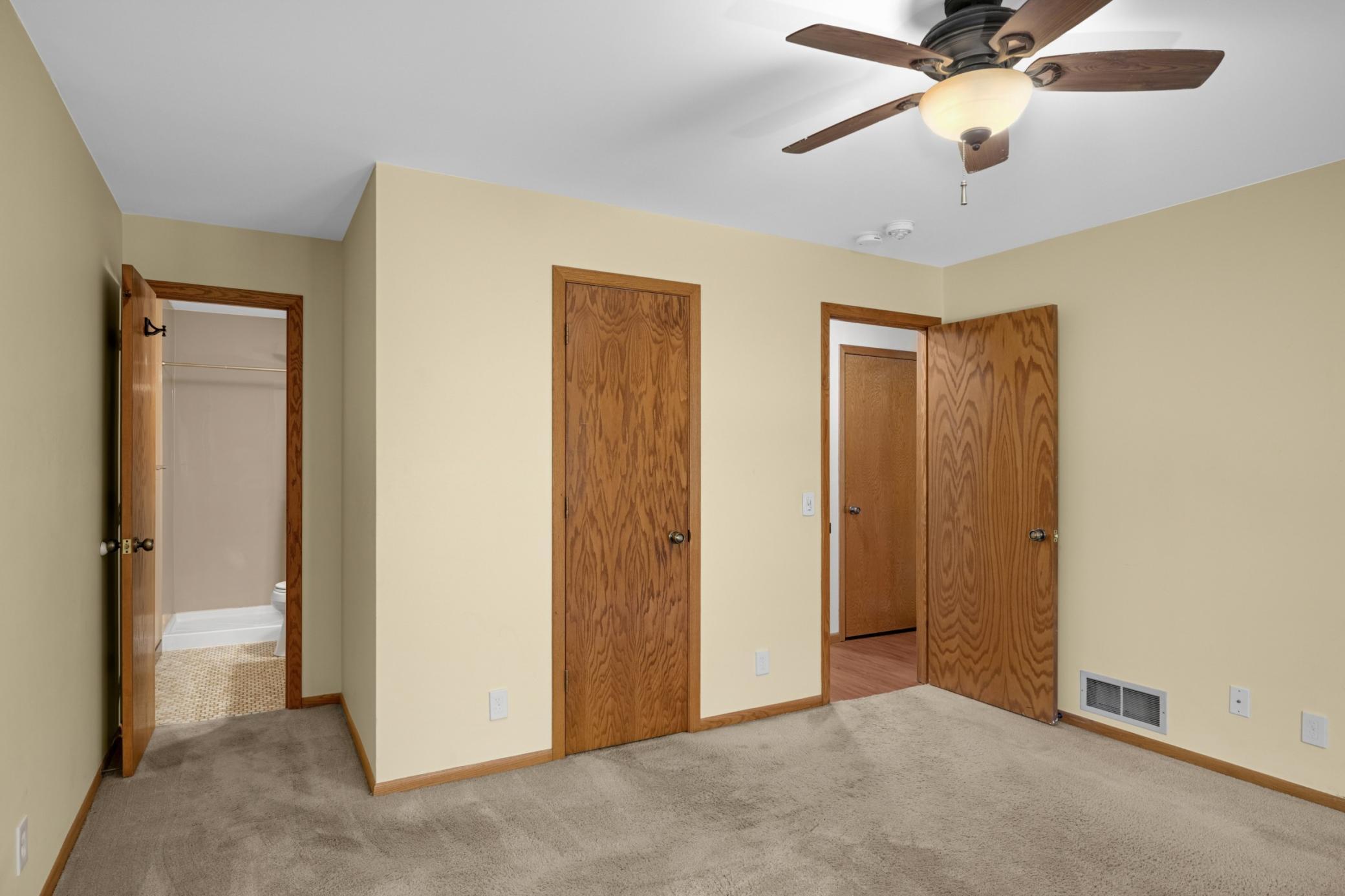 Main owners suite with 3/4 bath