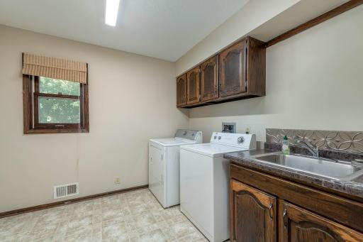 33385 Sibley Heights Lane, Le Sueur, MN 56058