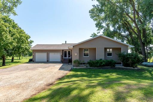 33385 Sibley Heights Lane, Le Sueur, MN 56058